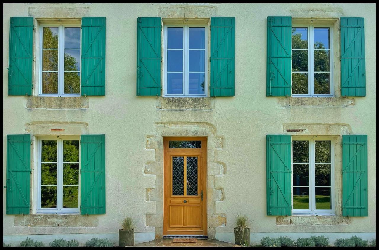 Les Maisons Du Bonheur Bed & Breakfast Château-Garnier Exterior photo