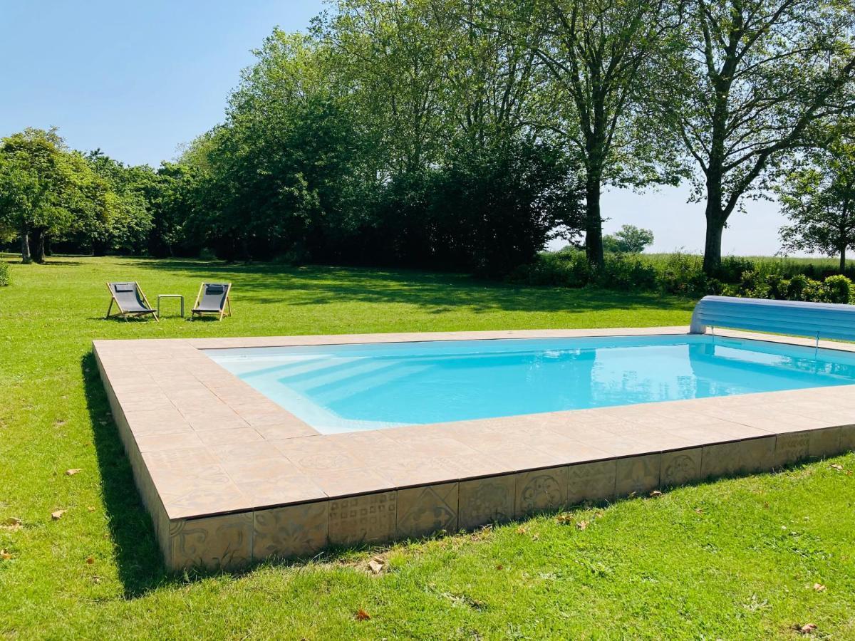 Les Maisons Du Bonheur Bed & Breakfast Château-Garnier Exterior photo